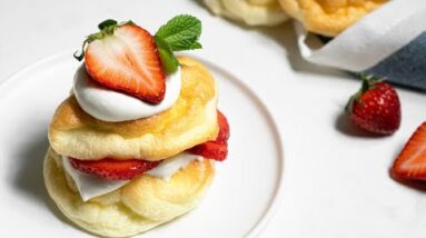 Easy Keto Strawberry Shortcake [Made with Cloud Bread]