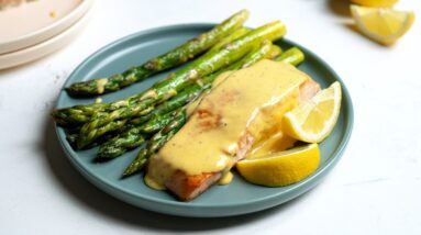 Keto Seared Salmon and Asparagus [with Easy Hollandaise Sauce]